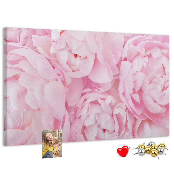 Tablero de anuncios con diseño de peonías rosas en un tono delicado