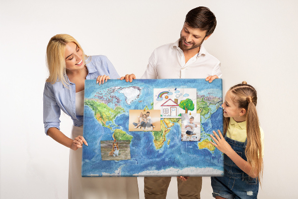 Tablero de corcho diseño de mapa del mundo en colores pastel