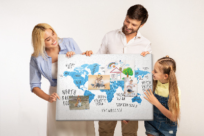 Tablero de anuncios mapamundi con los nombres de los océanos y los países