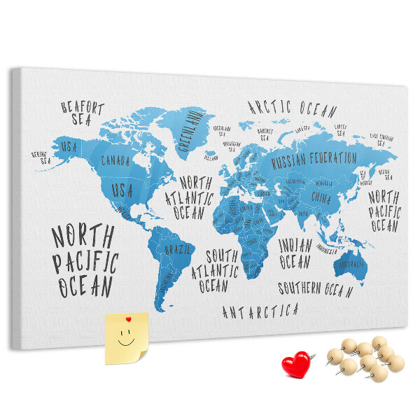 Tablero de anuncios mapamundi con los nombres de los océanos y los países