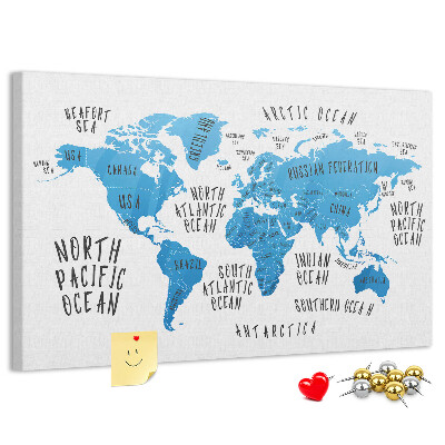 Tablero de anuncios mapamundi con los nombres de los océanos y los países