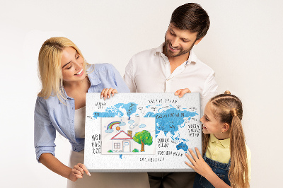 Tablero de anuncios mapamundi con los nombres de los océanos y los países