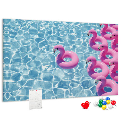 Pizarra de corcho Flamencos rosados ​​contra el agua azul