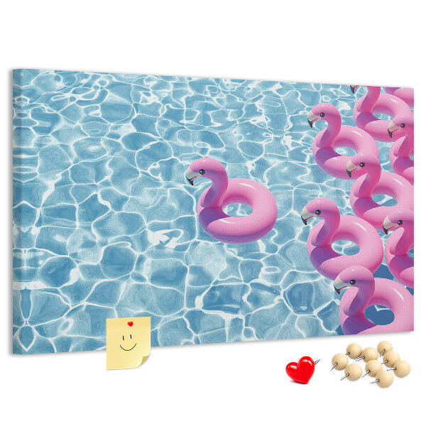 Pizarra de corcho Flamencos rosados ​​contra el agua azul