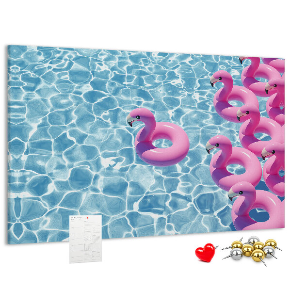 Pizarra de corcho Flamencos rosados ​​contra el agua azul