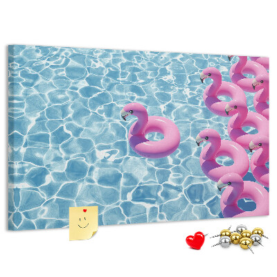 Pizarra de corcho Flamencos rosados ​​contra el agua azul