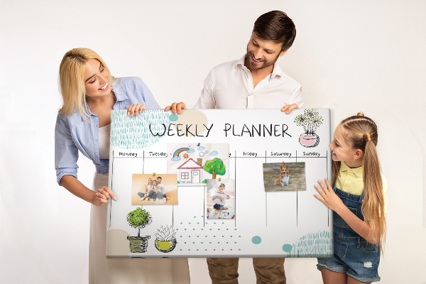 Tablero de corcho decorativo planificador semanal con diseño de plantas coloridas