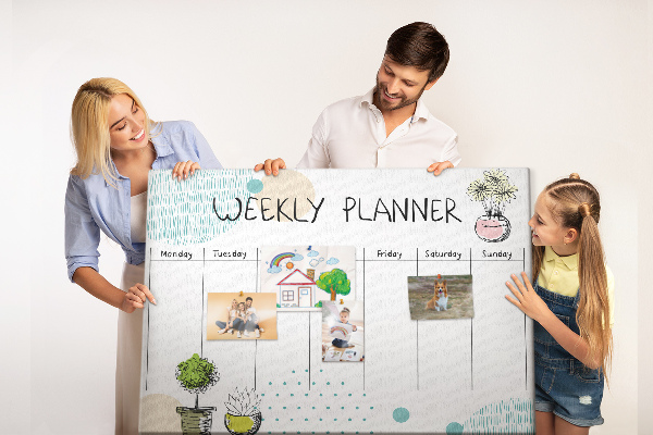 Tablero de corcho decorativo planificador semanal con diseño de plantas coloridas