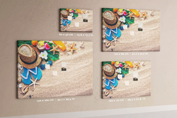 Tablero de anuncios recuerdos de verano en la playa con accesorios