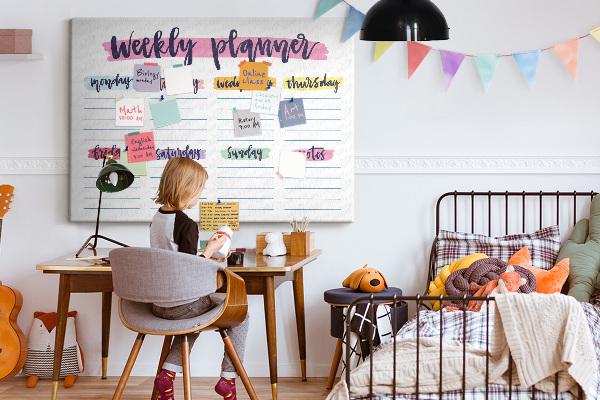 Tablero de corcho decorativo agenda semanal con detalles coloridos