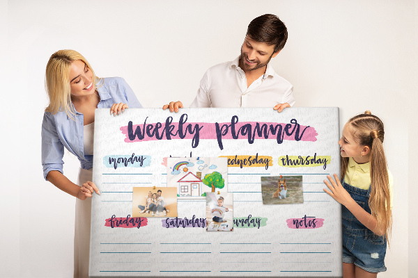 Tablero de corcho decorativo agenda semanal con detalles coloridos