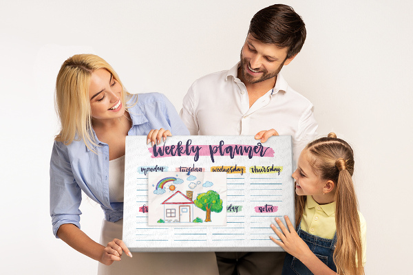 Tablero de corcho decorativo agenda semanal con detalles coloridos