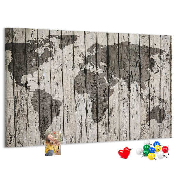 Tablero de corcho decorativo diseño de mapamundi sobre fondo de tablas de madera
