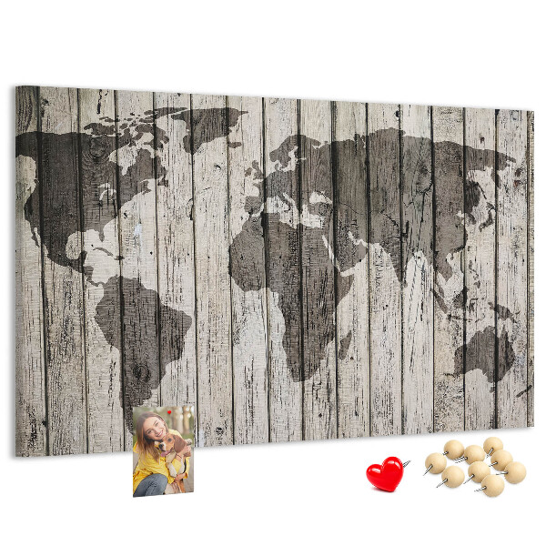 Tablero de corcho decorativo diseño de mapamundi sobre fondo de tablas de madera