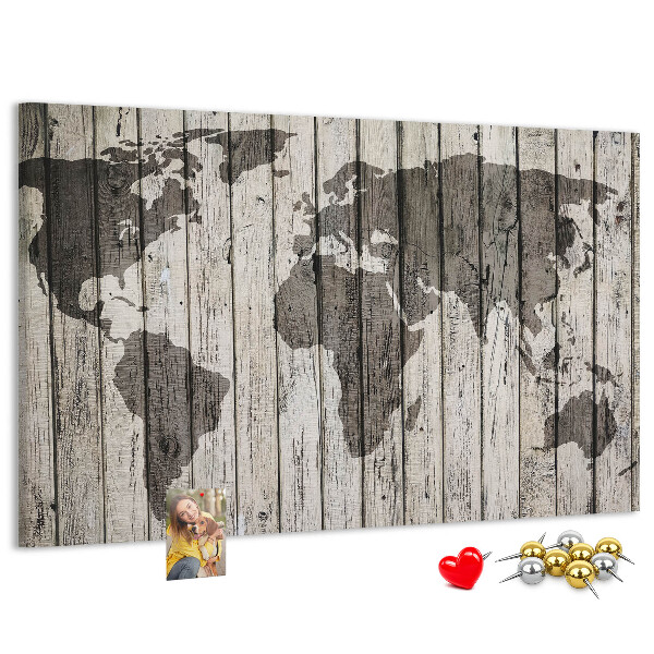 Tablero de corcho decorativo diseño de mapamundi sobre fondo de tablas de madera