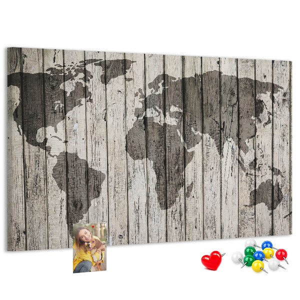 Tablero de corcho decorativo diseño de mapamundi sobre fondo de tablas de madera