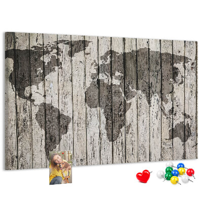 Tablero de corcho decorativo diseño de mapamundi sobre fondo de tablas de madera