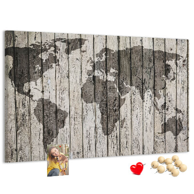 Tablero de corcho decorativo diseño de mapamundi sobre fondo de tablas de madera