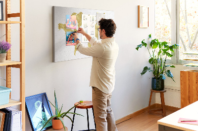 Tablero de corcho decorativo mapa del mundo dorado sobre fondo blanco