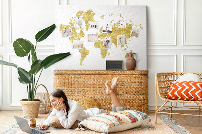 Tablero de corcho decorativo mapa del mundo dorado sobre fondo blanco