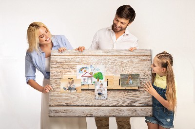Tablero de corcho decorativo con fondo de madera y diseño familiar