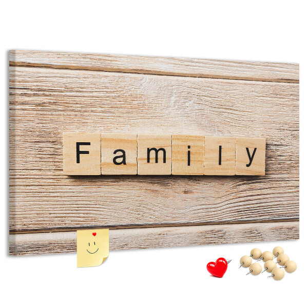 Tablero de corcho decorativo con fondo de madera y diseño familiar