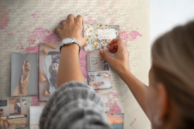 Tablero de corcho decorado mapa del mundo en tonos pastel al estilo acuarela