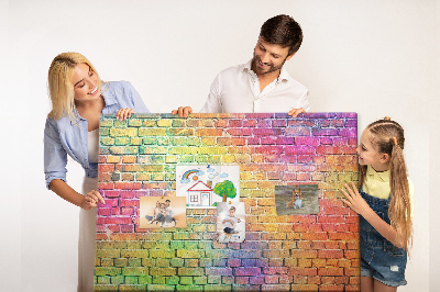 Tablero de corcho decorativo con diseño de muro de ladrillos coloridos en arcoíris