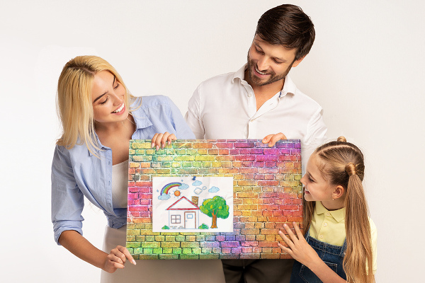 Tablero de corcho decorativo con diseño de muro de ladrillos coloridos en arcoíris