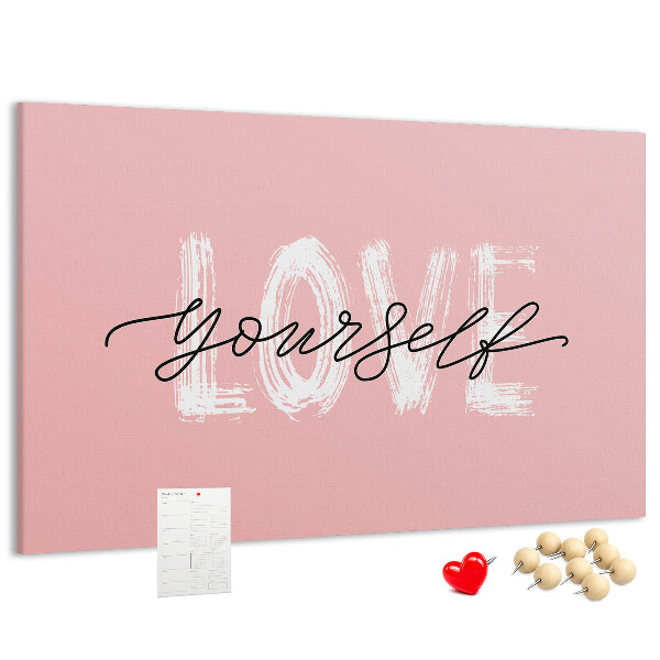 Tablero de corcho decorado Amor propio sobre un fondo rosa