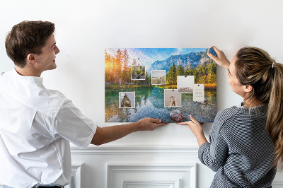Tablero de anuncios con un pintoresco paisaje montañoso y un lago
