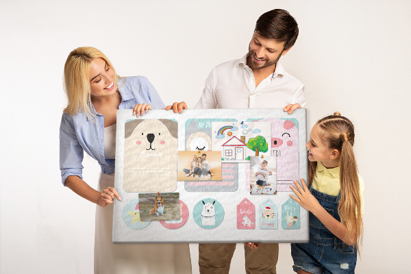 Pizarra de corcho con diseño de cuadernos coloridos y animales