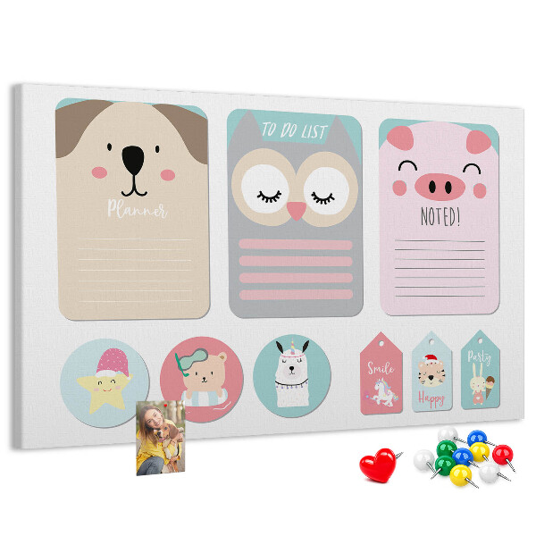 Pizarra de corcho con diseño de cuadernos coloridos y animales