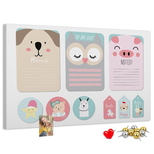 Pizarra de corcho con diseño de cuadernos coloridos y animales