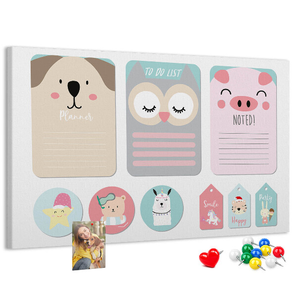 Pizarra de corcho con diseño de cuadernos coloridos y animales