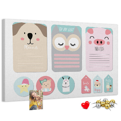 Pizarra de corcho con diseño de cuadernos coloridos y animales