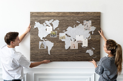 Tablero de anuncios mapa del mundo sobre un fondo de madera