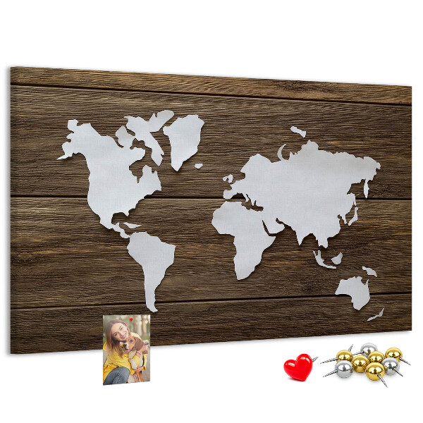 Tablero de anuncios mapa del mundo sobre un fondo de madera