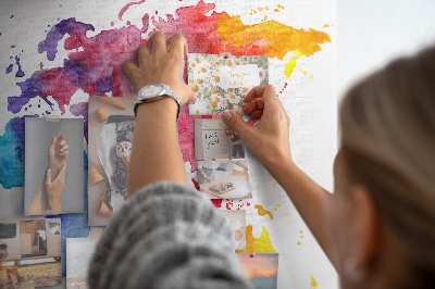 Pizarra de corcho mapa del mundo con diseño de acuarela en color