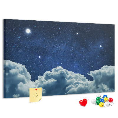 Tablero de corcho decorado diseño de cielo nocturno con estrellas y nubes