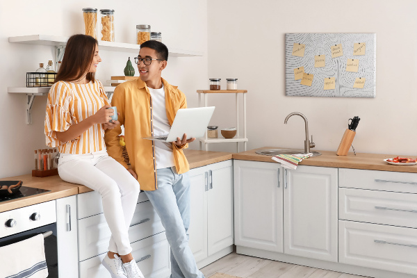 Tablero de anuncios con diseño de ondas de líneas minimalistas