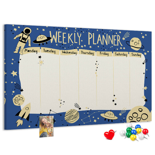 Tablero de corcho decorado planificador semanal con diseño de planetas y estrellas