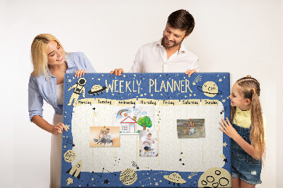Tablero de corcho decorado planificador semanal con diseño de planetas y estrellas
