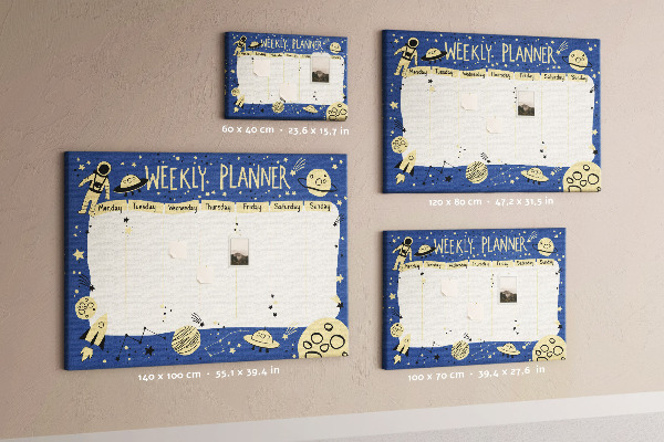 Tablero de corcho decorado planificador semanal con diseño de planetas y estrellas