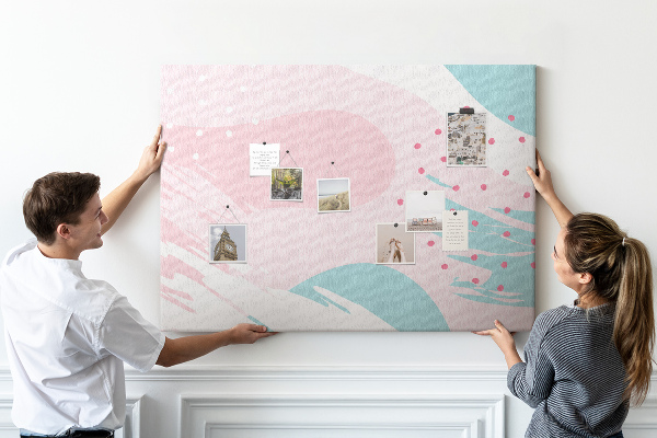 Tablero de corcho decorado con diseño de manchas abstractas en tonos pastel