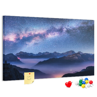 Tablero de corcho decorado Cielo nocturno sobre un paisaje montañoso