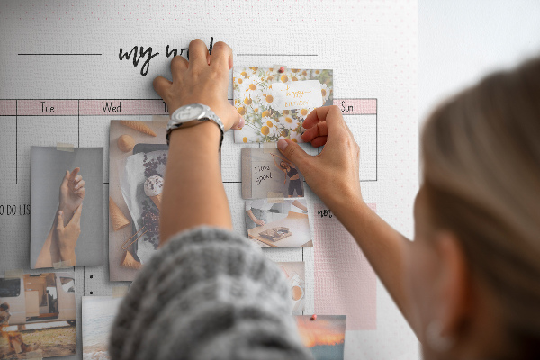 Tablero de anuncios planificador semanal con espacio para notas