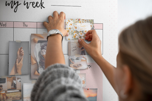 Tablero de anuncios planificador semanal con espacio para notas