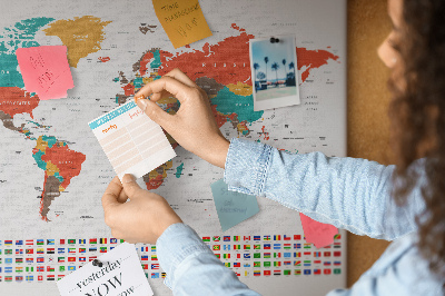 Tablero de anuncios mapa del mundo con banderas de países