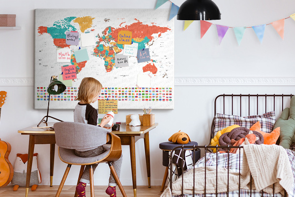 Tablero de anuncios mapa del mundo con banderas de países